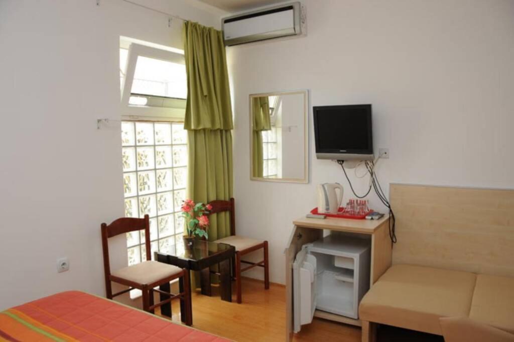 Bmv Room For 2-3 Persons Sveti Stefan Exterior photo